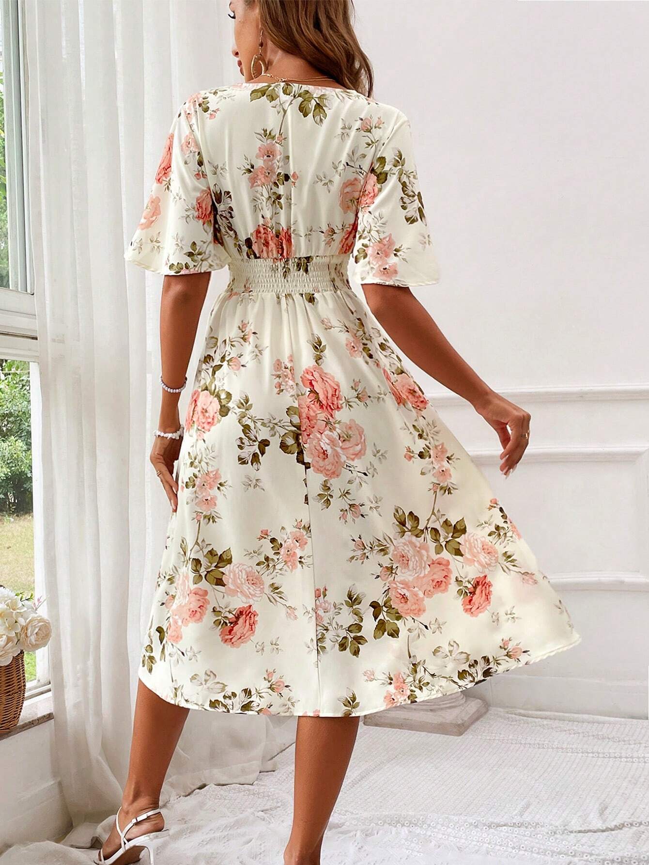Frederika™ | Stilfuld Blomstret V-hals Kjole