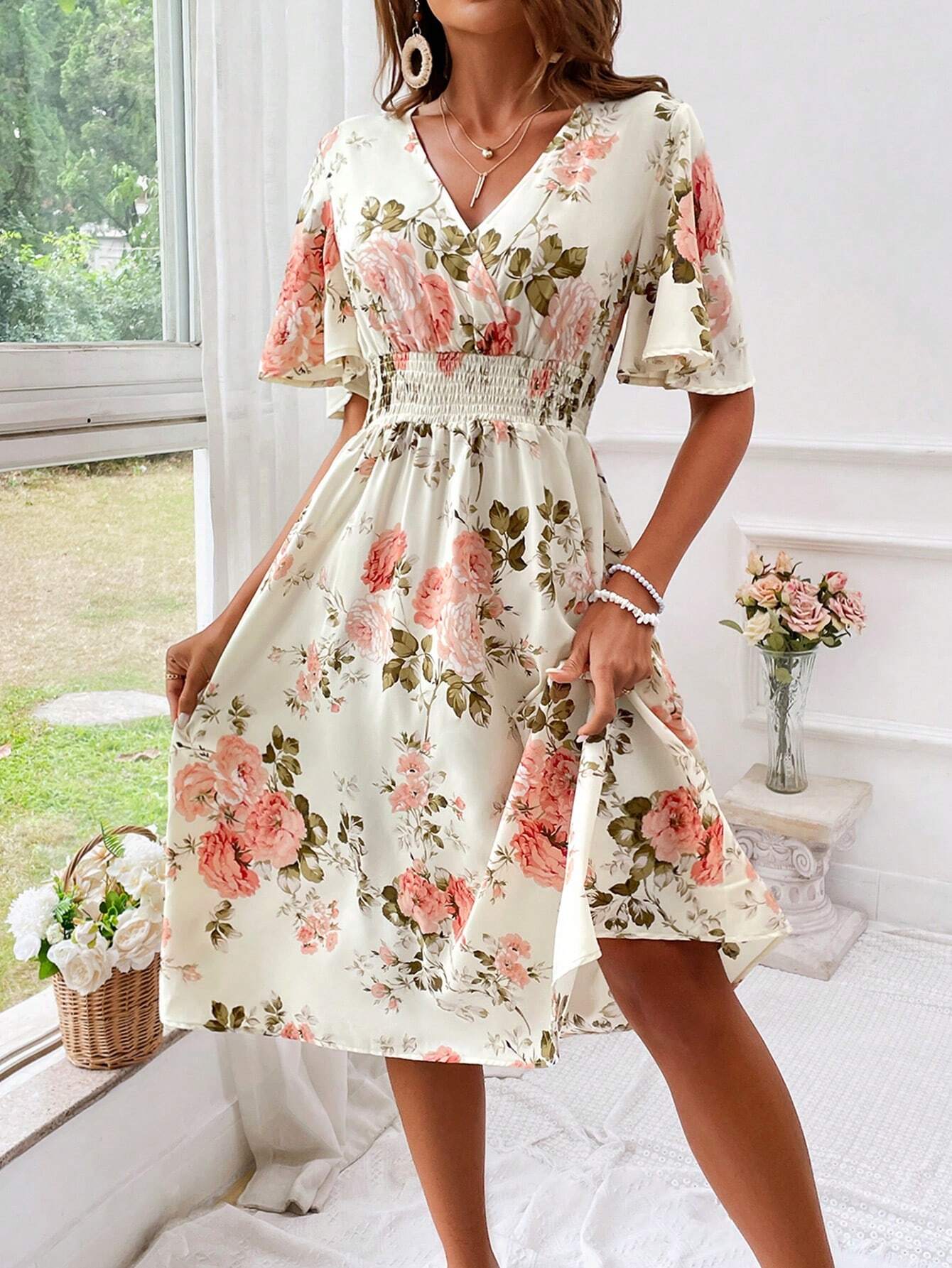 Frederika™ | Stilfuld Blomstret V-hals Kjole
