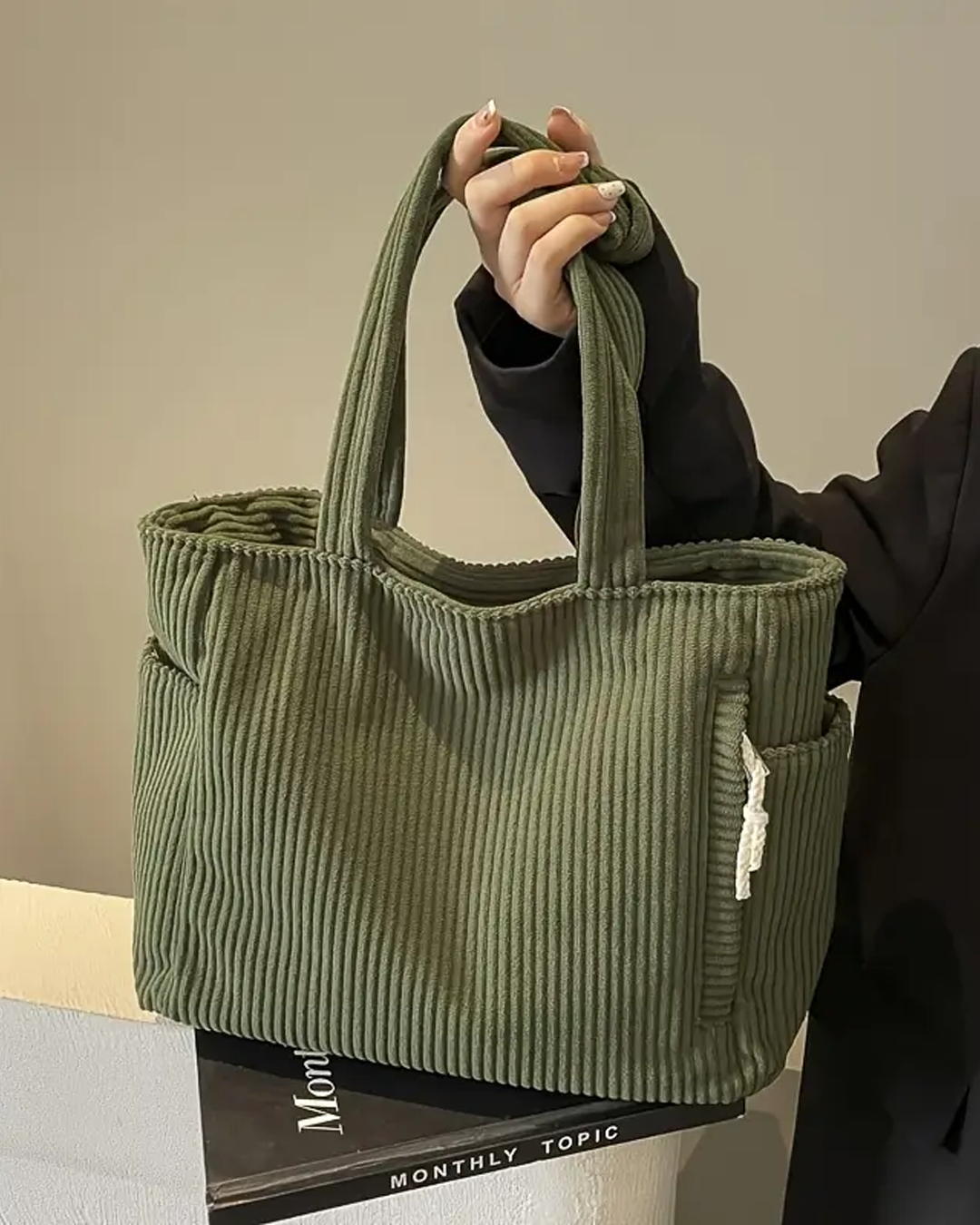 Tilda – Ribbet bæretaske med snøre-detalje