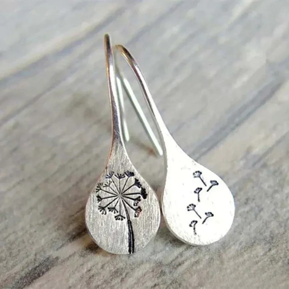 Elegant Håndlavede Sølvøreringe med Dandelion Blade Design