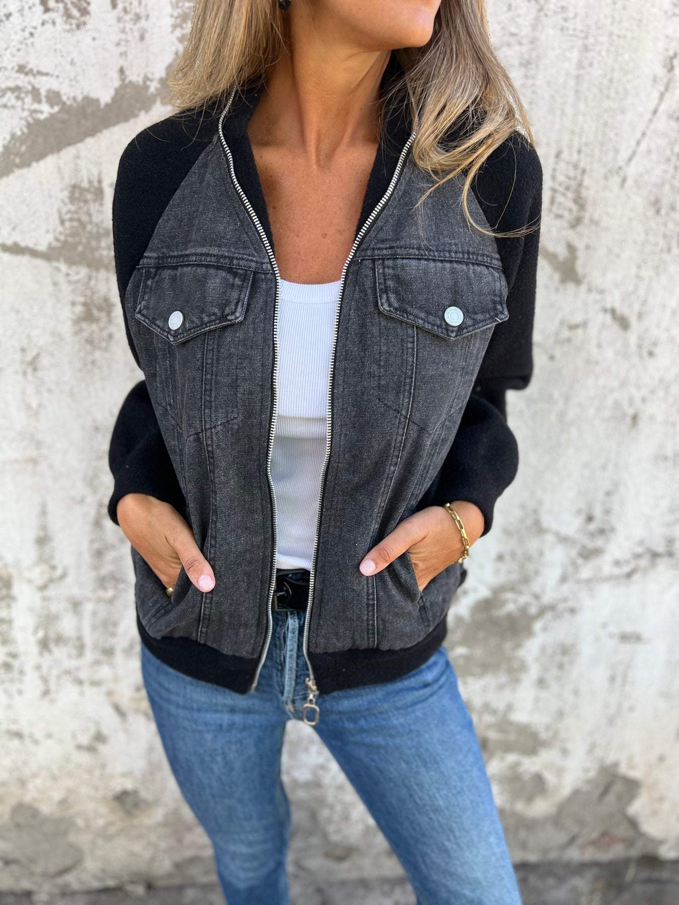 Frederika™ | Casual jakke med lynlås og V-hals