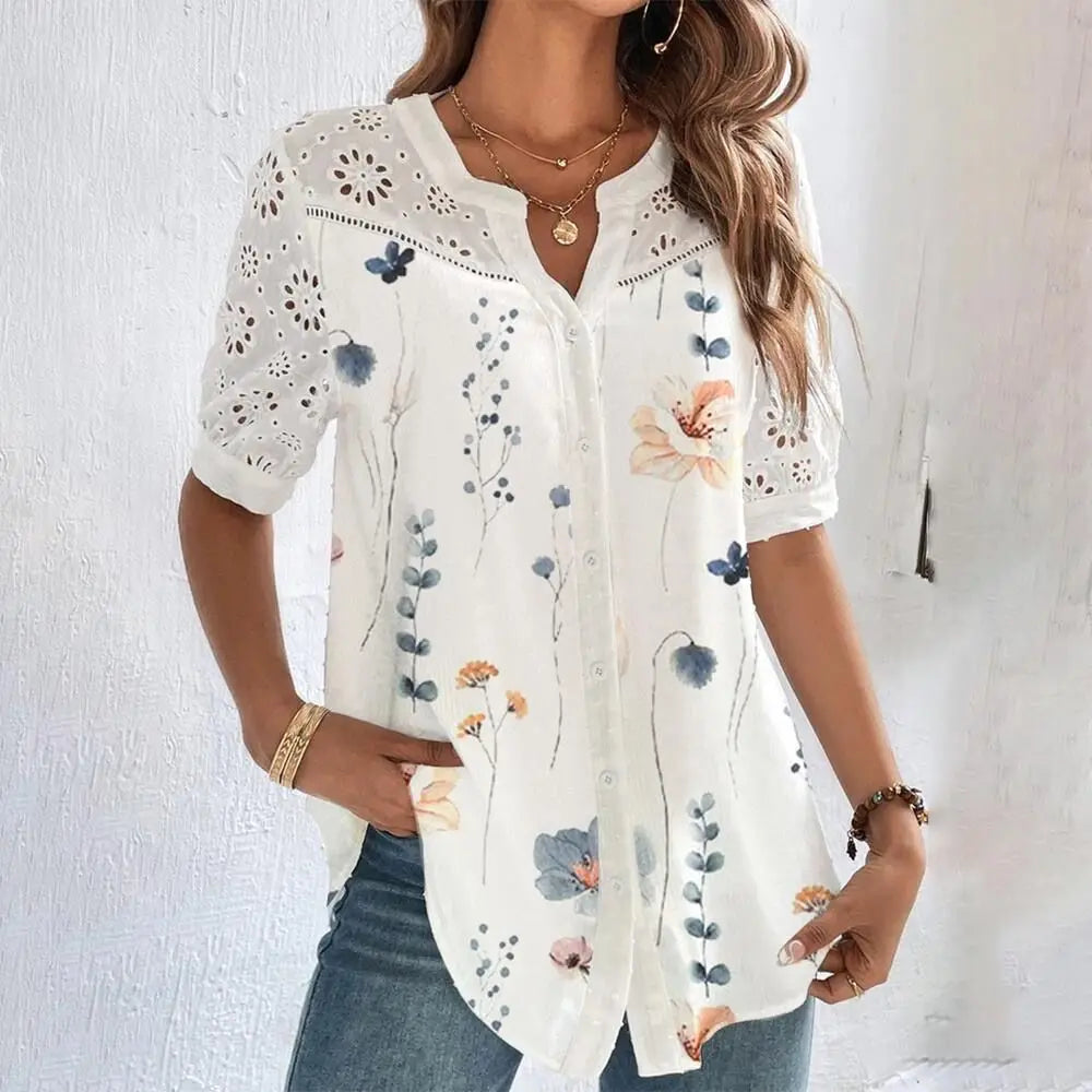 Frederika™ | Blondebluse med Broderet Blomstermotiv