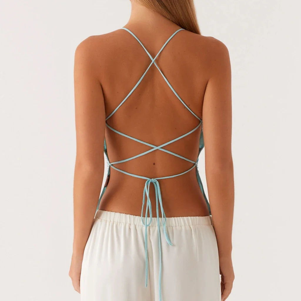 Frederika™ | Smuk sommer top med perleglimmer, broderede blomster og V-hals.